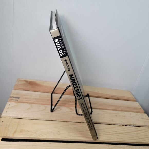 BOOK Minecraft: Exploded Builds: Medieval Fortress (hardback) - Picture 3 of 4